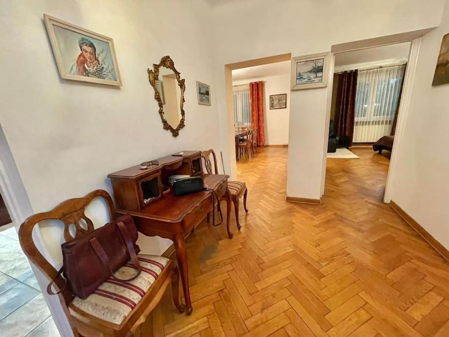 Beautiful Villa With Garden In Milanowek エクステリア 写真