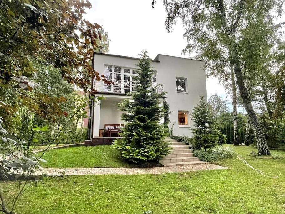 Beautiful Villa With Garden In Milanowek エクステリア 写真