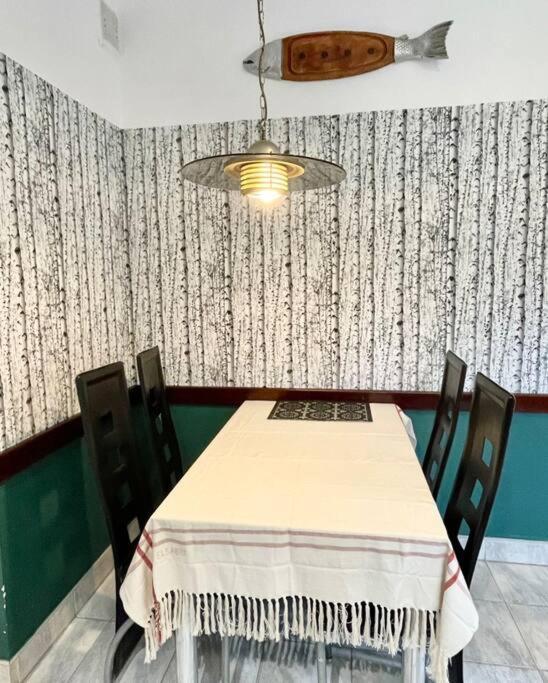 Beautiful Villa With Garden In Milanowek エクステリア 写真