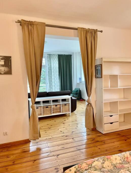 Beautiful Villa With Garden In Milanowek エクステリア 写真