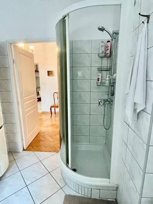 Beautiful Villa With Garden In Milanowek エクステリア 写真