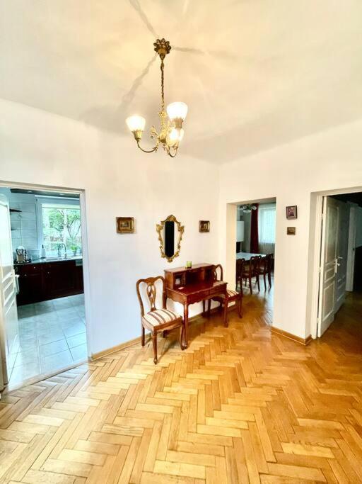 Beautiful Villa With Garden In Milanowek エクステリア 写真