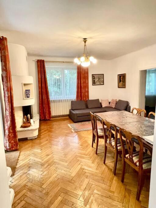 Beautiful Villa With Garden In Milanowek エクステリア 写真
