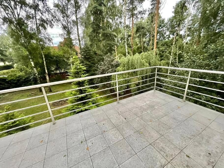 Beautiful Villa With Garden In Milanowek エクステリア 写真