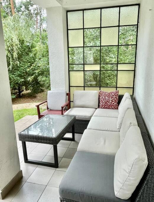 Beautiful Villa With Garden In Milanowek エクステリア 写真