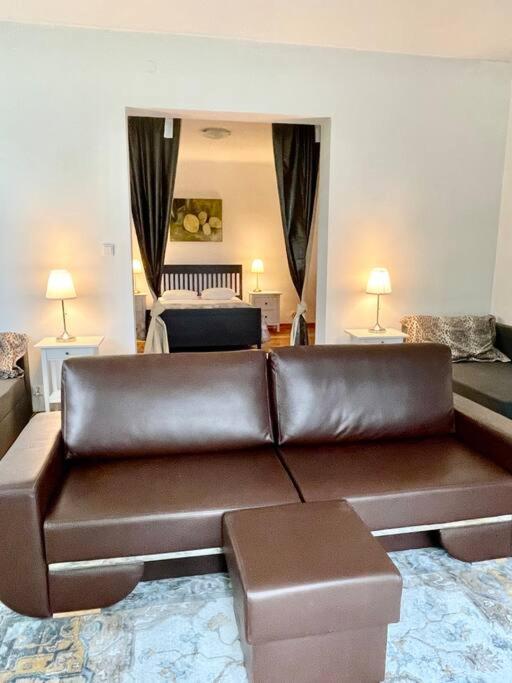 Beautiful Villa With Garden In Milanowek エクステリア 写真